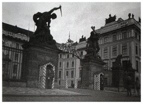 Prague Castle (entrance)-2 null