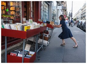 closing time librarian Paris 5eme 323 null